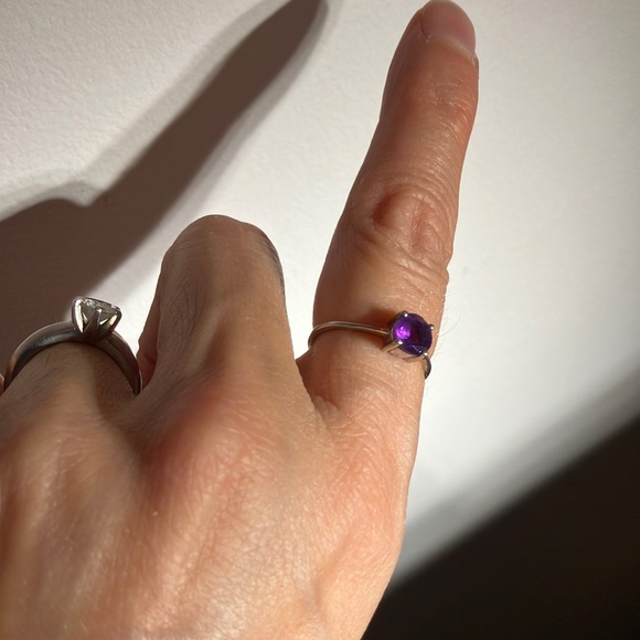 925 sterling and amethyst ring - Picture 2 of 16
